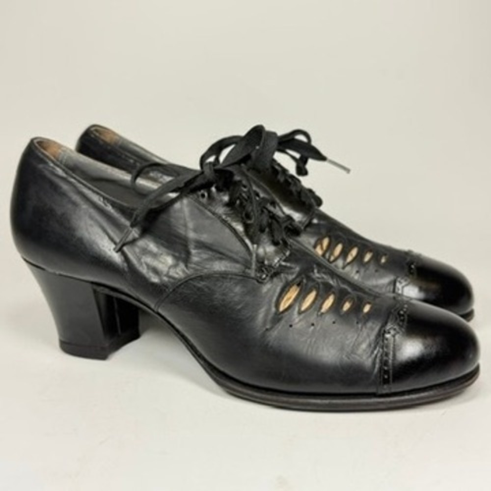 Vintage Womens 6 Black Leather Brogue Cutout Cuban Heel Oxford Pumps Deco